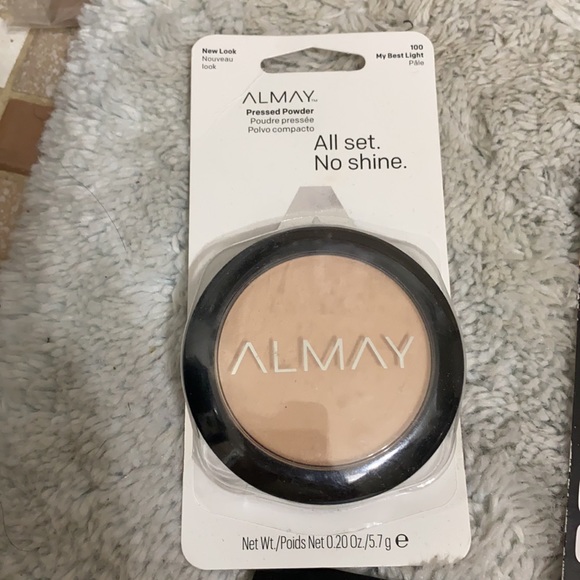 Makeup bundle- foundation (liquid/powder) 2 ELF Highlighters - Picture 2 of 4